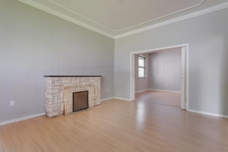 Sala de casa à venda com 3 quartos, 600m² em Petrópolis, Porto Alegre