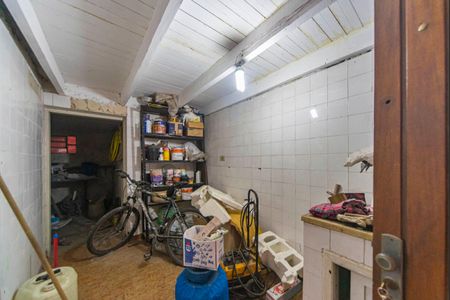 Casa à venda com 486m², 2 quartos e 3 vagasPorão