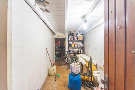 Casa à venda com 486m², 2 quartos e 3 vagasPorão