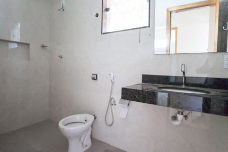 Banheiro Social de casa para alugar com 2 quartos, 160m² em Darcy Vargas, Belo Horizonte