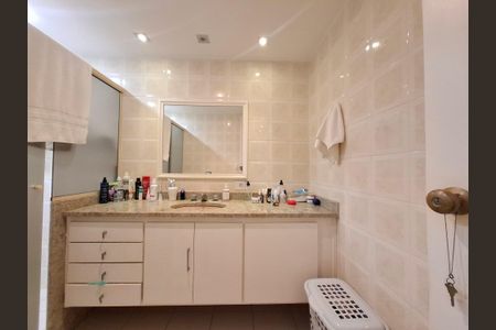 Apartamento à venda com 200m², 4 quartos e 1 vagaBanheiro 2