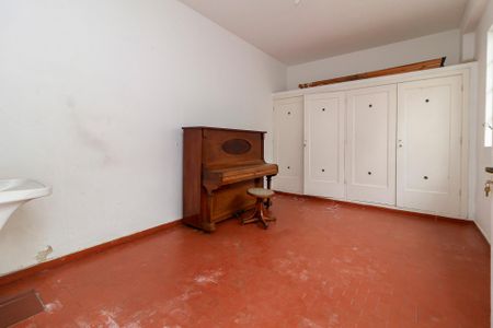 Casa à venda com 200m², 2 quartos e 2 vagas Casa à venda com 200m², 2 quartos e 2 vagasEdícula