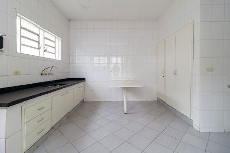Casa à venda com 200m², 2 quartos e 2 vagas Casa à venda com 200m², 2 quartos e 2 vagasCozinha
