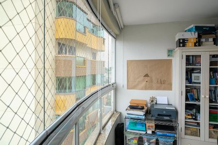 Apartamento à venda com 101m², 3 quartos e 2 vagasVaranda