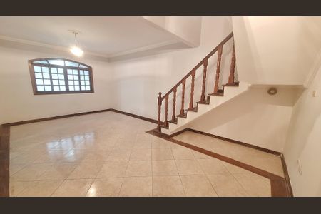 Casa para alugar com 3 quartos, 320m² em Cidade Cruzeiro do Sul, Suzano