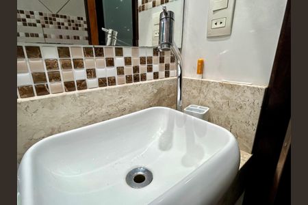 Casa à venda com 120m², 2 quartos e 2 vagas Casa à venda com 120m², 2 quartos e 2 vagasBanheiro