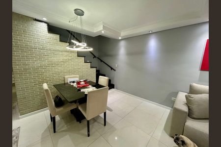 Casa à venda com 120m², 2 quartos e 2 vagas Casa à venda com 120m², 2 quartos e 2 vagasSala