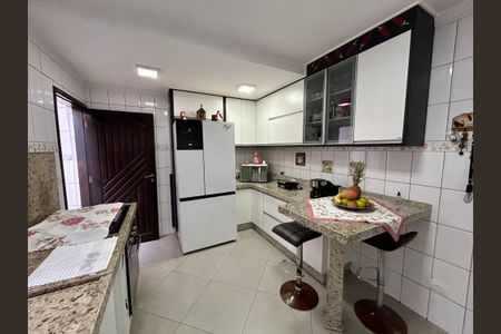 Casa à venda com 120m², 2 quartos e 2 vagas Casa à venda com 120m², 2 quartos e 2 vagasCozinha