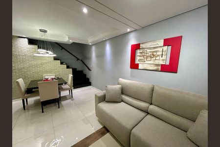 Casa à venda com 120m², 2 quartos e 2 vagas Casa à venda com 120m², 2 quartos e 2 vagasSala