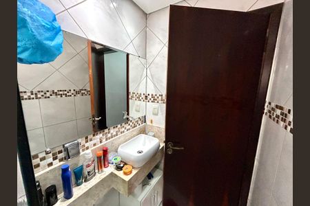 Casa à venda com 120m², 2 quartos e 2 vagas Casa à venda com 120m², 2 quartos e 2 vagasBanheiro