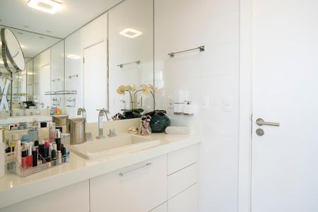 Apartamento à venda com 520m², 4 quartos e 5 vagasBanheiro da Suíte 1