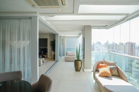 Apartamento à venda com 520m², 4 quartos e 5 vagasVaranda