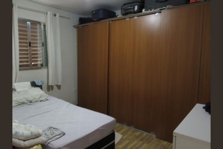 Casa à venda com 217m², 2 quartos e 4 vagasQuarto 2