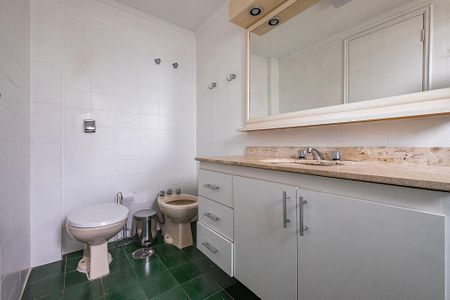 Apartamento à venda com 155m², 5 quartos e 2 vagas Apartamento à venda com 155m², 5 quartos e 2 vagasSuíte 1 - Banheiro