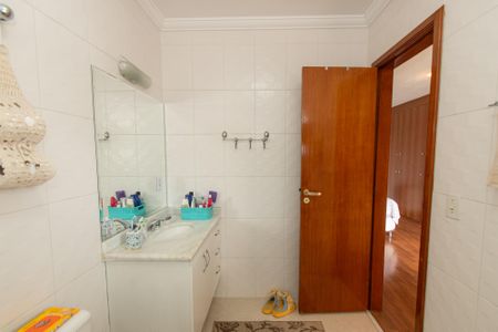 Casa à venda com 170m², 3 quartos e 4 vagasBanheiro da Suíte 2