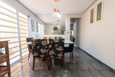 Casa à venda com 170m², 3 quartos e 4 vagasCopa