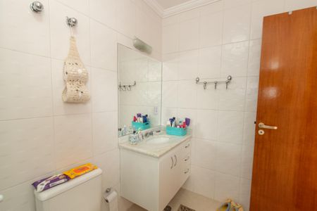 Casa à venda com 170m², 3 quartos e 4 vagasBanheiro da Suíte 2