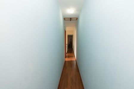 Casa à venda com 170m², 3 quartos e 4 vagasCorredor