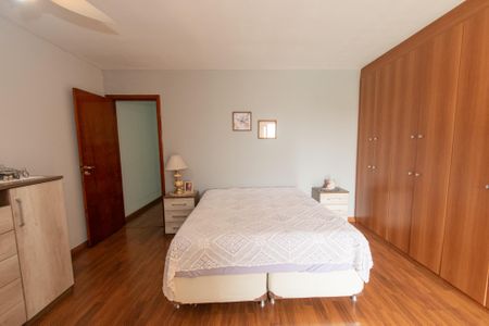 Casa à venda com 170m², 3 quartos e 4 vagasSuíte 3