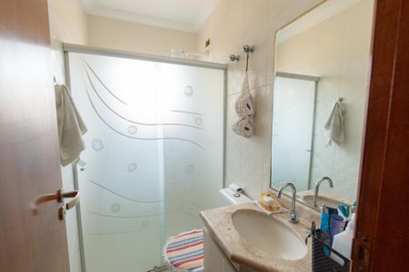 Casa à venda com 170m², 3 quartos e 4 vagasBanheiro da Suíte 2