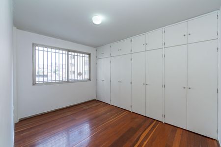 Quarto 2 de apartamento à venda com 3 quartos, 123m² em Santo Antônio, Belo Horizonte