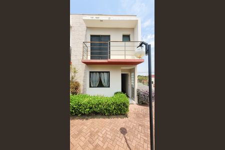 Casa de condomínio para alugar com 75m², 2 quartos e 1 vaga Casa de condomínio para alugar com 75m², 2 quartos e 1 vagaFachada