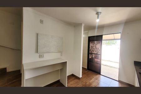 Sala de casa de condomínio à venda com 2 quartos, 75m² em Vila Costa E Silva, Campinas