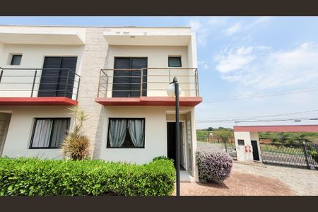 Casa de condomínio para alugar com 75m², 2 quartos e 1 vaga Casa de condomínio para alugar com 75m², 2 quartos e 1 vagaFachada