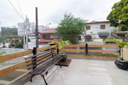 Casa à venda com 230m², 3 quartos e 2 vagas Casa à venda com 230m², 3 quartos e 2 vagasTerraço