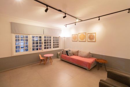 Casa à venda com 230m², 3 quartos e 2 vagas Casa à venda com 230m², 3 quartos e 2 vagasSala
