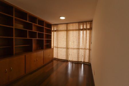 Apartamento à venda com 170m², 3 quartos e 2 vagas Apartamento à venda com 170m², 3 quartos e 2 vagasSala