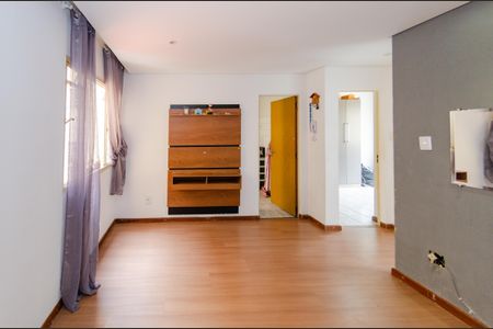 Sala de apartamento para alugar com 2 quartos, 50m² em Estrela do Oriente, Belo Horizonte
