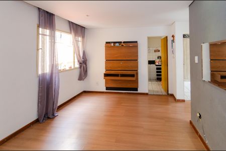 Sala de apartamento para alugar com 2 quartos, 50m² em Estrela do Oriente, Belo Horizonte