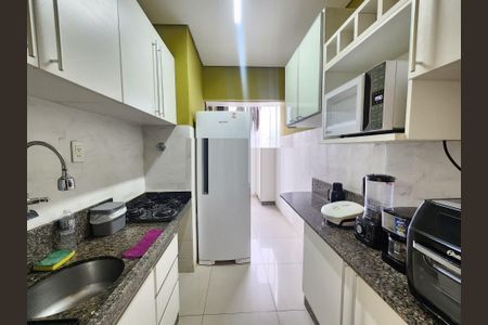 Cozinha de apartamento à venda com 2 quartos, 60m² em Estoril, Belo Horizonte