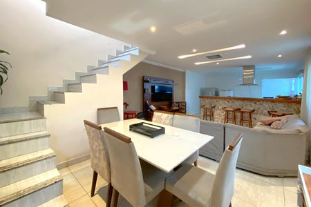 Sala de casa à venda com 8 quartos, 326m² em João Pinheiro, Belo Horizonte