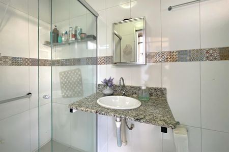 Casa à venda com 326m², 8 quartos e 2 vagasBanheiro externo