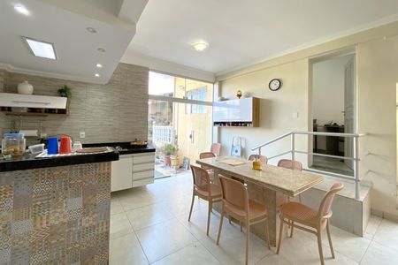 Casa à venda com 326m², 8 quartos e 2 vagasCozihha