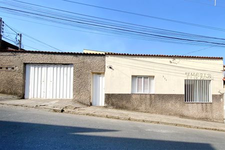 Casa à venda com 326m², 8 quartos e 2 vagasFachada