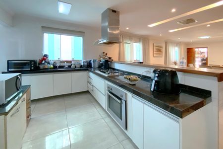 Casa à venda com 326m², 8 quartos e 2 vagasCozinha