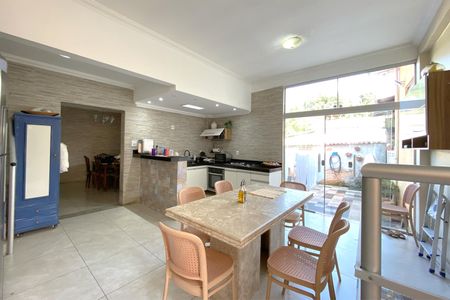 Casa à venda com 326m², 8 quartos e 2 vagasCozihha