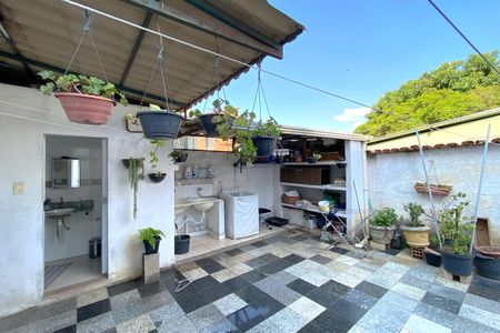 Casa à venda com 326m², 8 quartos e 2 vagasQuintal