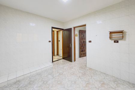 Casa para alugar com 242m², 4 quartos e 2 vagas Casa para alugar com 242m², 4 quartos e 2 vagasCozinha e Área de Serviço