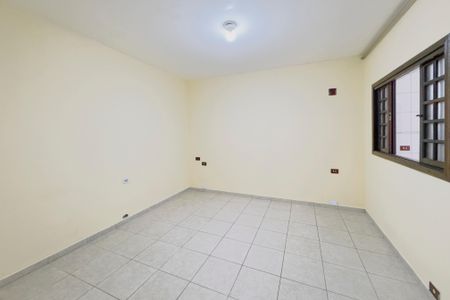 Casa para alugar com 242m², 4 quartos e 2 vagas Casa para alugar com 242m², 4 quartos e 2 vagasQuarto 4