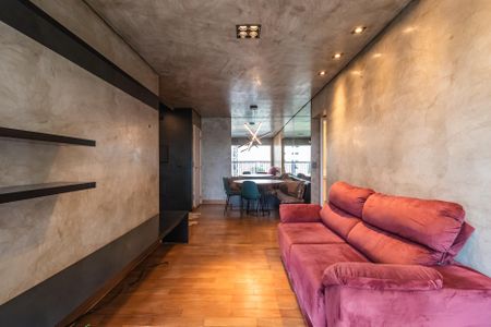 Sala de apartamento à venda com 2 quartos, 68m² em Jardim Tupanci, Barueri