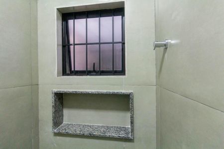 Banheiro de casa para alugar com 1 quarto, 30m² em Vila Buenos Aires, São Paulo