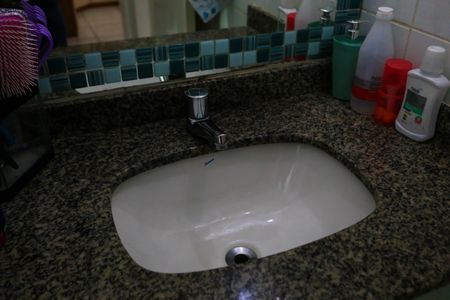 Apartamento à venda com 58m², 2 quartos e 1 vaga Apartamento à venda com 58m², 2 quartos e 1 vagaBanheiro Social