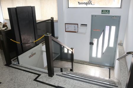 Apartamento à venda com 160m², 2 quartos e 2 vagasHall social