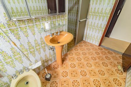 Casa à venda com 250m², 4 quartos e 2 vagas Casa à venda com 250m², 4 quartos e 2 vagasBanheiro da Suíte