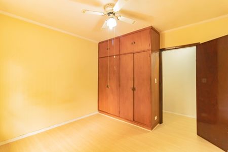 Casa à venda com 250m², 4 quartos e 2 vagas Casa à venda com 250m², 4 quartos e 2 vagasQuarto 2