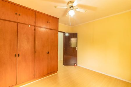 Casa à venda com 250m², 4 quartos e 2 vagas Casa à venda com 250m², 4 quartos e 2 vagasQuarto 2